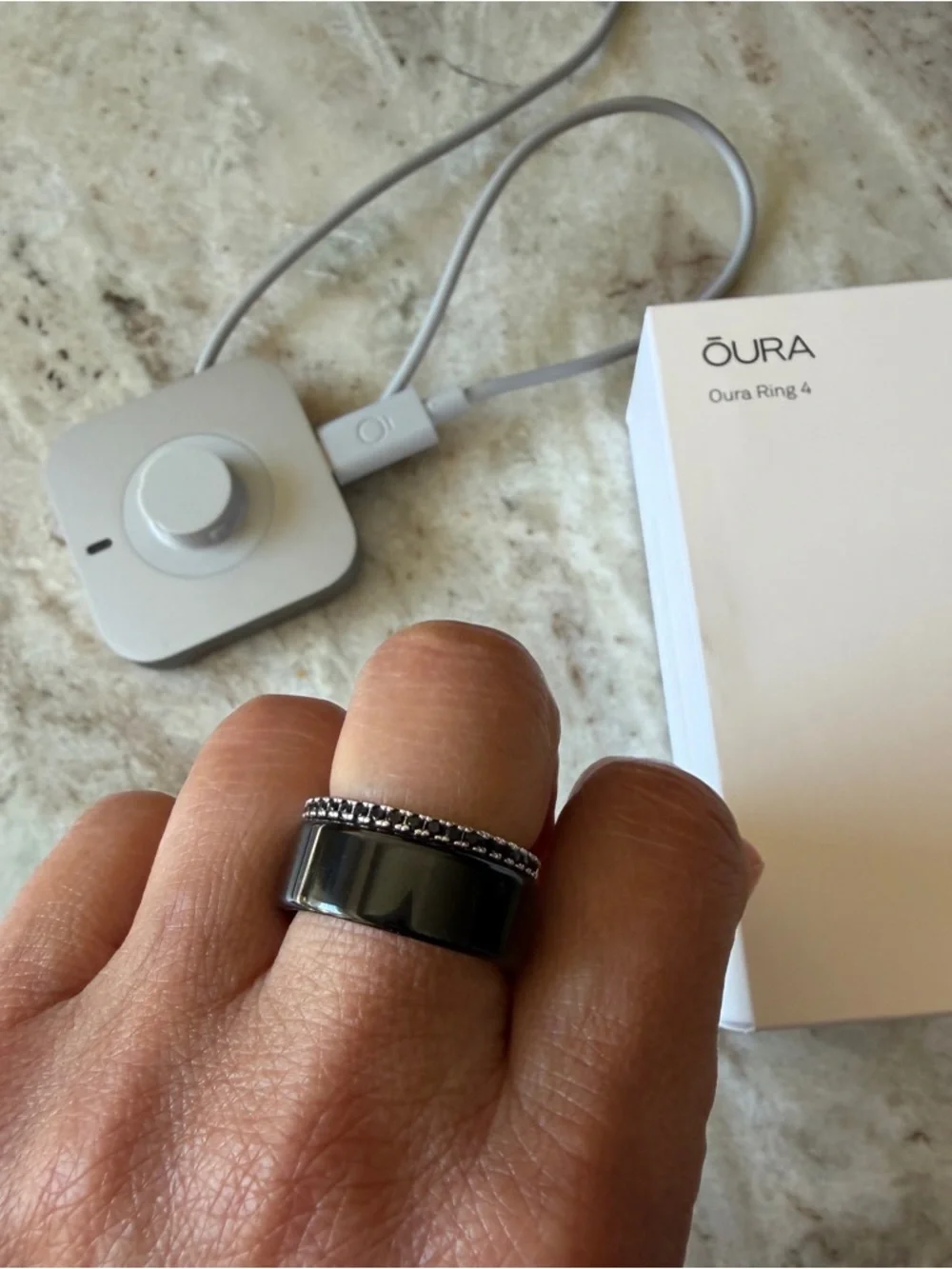 Oura Ring 4 in Black with Charger Size 7